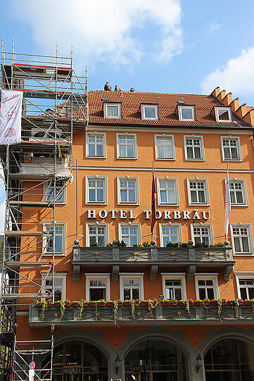 Sieht noch top aus: 525 Jahre hat das älteste Hotel Münchens auf dem Buckel.
