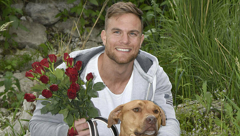 Sebastian Preuss vergibt wohl wieder Rosen - diesmal privat und ohne Kamera. Sebastian Preuss vergibt wohl wieder Rosen - diesmal privat und ohne Kamera.