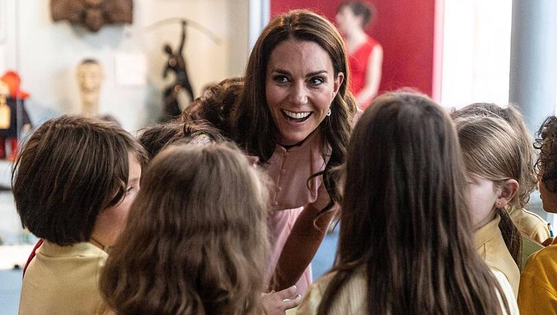 Prinzessin Kate hat Spaß mit den Grundschülern aus London. Prinzessin Kate hat Spaß mit den Grundschülern aus London.