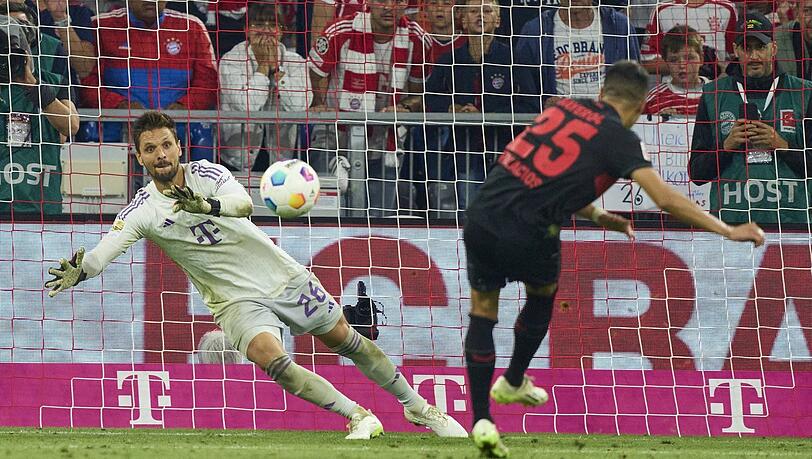 Eine Szene, die beim FC Bayern noch lange für Verdruss sorgen wird: Davies, foult, Schlager prüft, Palacios trifft und klaut damit dem Rekordmeister den Sieg.