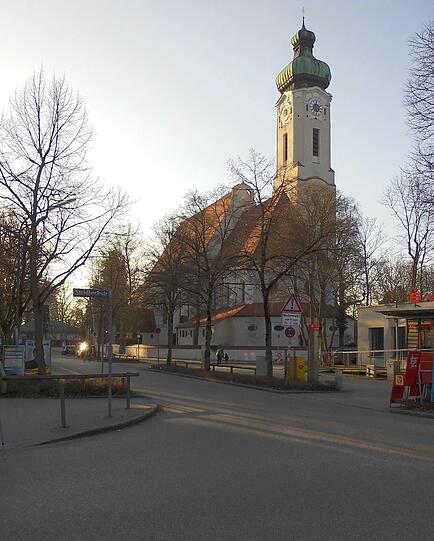 Die Stadteilspaziergänge mit Historikerin Dorle Griebl und BA-Mitgliedern kamen bei den Bürgern gut an. Hier ein Paar Impressionen vom Rundgang in Alt-Solln.