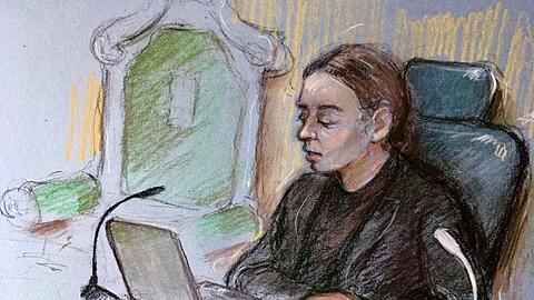 Die Gerichtszeichnung zeigt Richterin Vanessa Baraitser während der Urteilsverkündung.