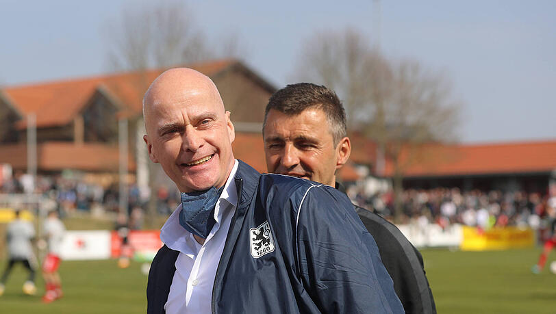 1860-Präsident Robert Reisinger (vorne) und Trainer Michael Köllner.