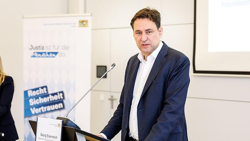 Georg Eisenreich (CSU), Justizminister von Bayern, spricht.