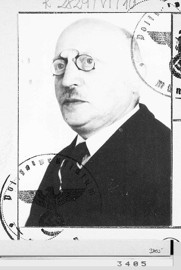 Schuldirektor Moritz Rosenfeld wurde 1938 ins KZ Dachau verschleppt. Schuldirektor Moritz Rosenfeld wurde 1938 ins KZ Dachau verschleppt.
