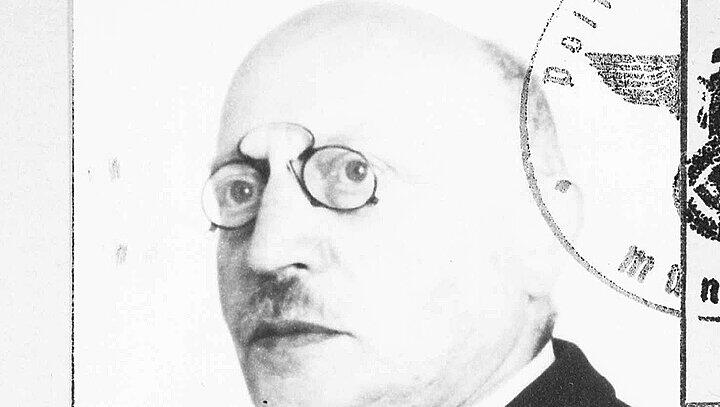 Schuldirektor Moritz Rosenfeld wurde 1938 ins KZ Dachau verschleppt. Schuldirektor Moritz Rosenfeld wurde 1938 ins KZ Dachau verschleppt.