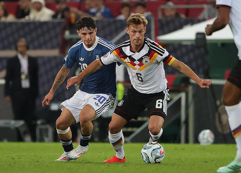 Gegen Griechenland f&auml;lschte Kimmich den Schuss zum 0:1 ungl&uuml;cklich ab.