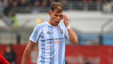 Entt&auml;uscht: Florian Niederlechner nach der Pleite gegen den FC Bayern.