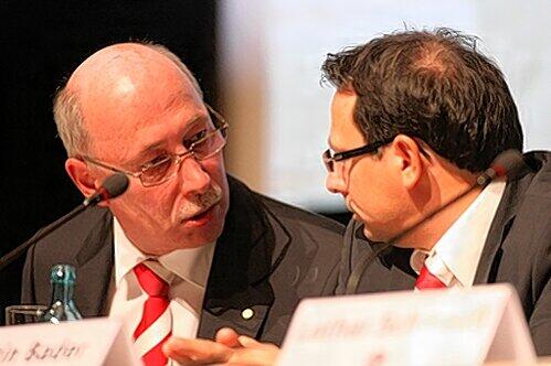 Sie mussten gestern die Zahlen auf den Tisch legen: Finanz-Chef Ralf Woy (l.) und Sportdirektor Martin Bader.