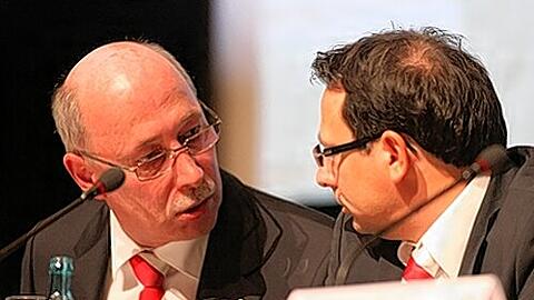 Sie mussten gestern die Zahlen auf den Tisch legen: Finanz-Chef Ralf Woy (l.) und Sportdirektor Martin Bader.