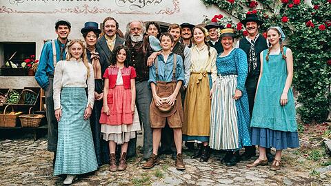 Bitte l&auml;cheln: Der komplette "Heidi"-Cast auf einem Blick.