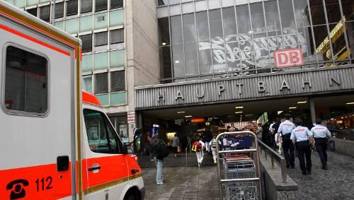 Was steckt in dem Paket? Diese Frage hielt am Hauptbahnhof zwei Stunden lang 80 Einsatzkräfte in Atem. Was steckt in dem Paket? Diese Frage hielt am Hauptbahnhof zwei Stunden lang 80 Einsatzkräfte in Atem.
