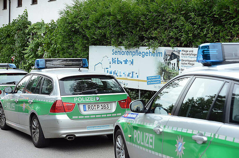 Sehen Sie in unserer Fotostrecke die Bilder vom Polizeieinsatz im Seniorenheim.
