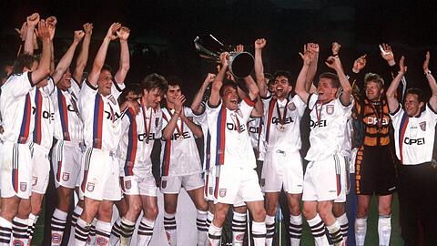Verdammt lang her! Der FC Bayern 1996 als Gewinner des von Kaiser Franz Beckenbauer als "Cup der Verlierer" verspotteten Uefa-Cups.