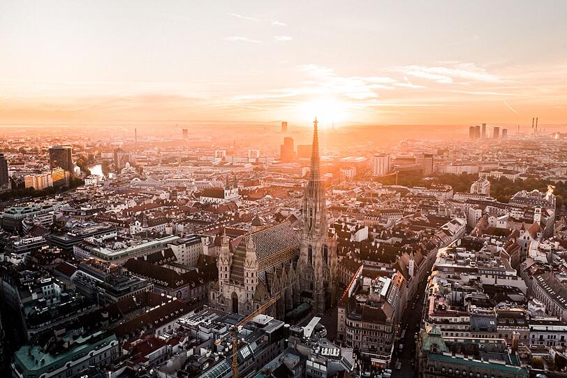 Falco gelang es, seine Heimatstadt Wien auf der Weltkarte des Pop zu platzieren. Falco gelang es, seine Heimatstadt Wien auf der Weltkarte des Pop zu platzieren.