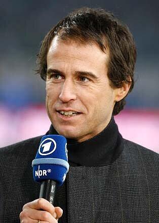 "Warum ist es nicht möglich, dass sich nach so einem Spiel vier oder fünf Spieler finden, die zum Trainer gehen und sagen: 'Trainer, wir wissen, Sie haben vielleicht was anderes vor. Aber wir haben uns jetzt gefunden. Wir wollen jetzt nichts ändern! Wir wollen so dieses Turnier gewinnen.'" (&hellip;) "Wir haben einen sehr guten Bundestrainer, keine Frage. Was wir brauchen, sind Spielertypen, die vielleicht auch mal einen anderen Plan haben als der Trainer. Ich weiß nicht, ob diese Art von Hörigkeit so gut ist." - Mehmet Scholl, 11. September 2012, vorm WM-Quali-Spiel in Österreich (2:1) in der ARD.