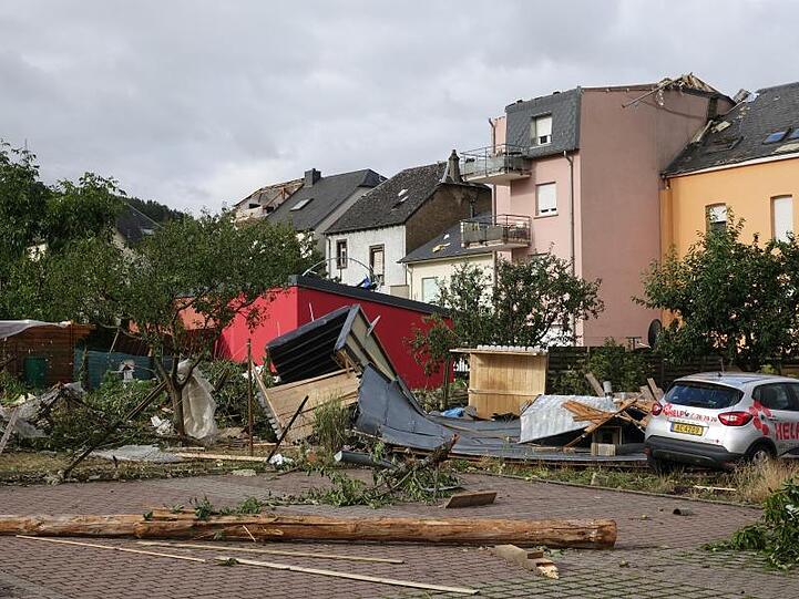 Nach dem Tornado im Südwesten Luxemburgs haben die Aufräumarbeiten begonnen. Foto. Harald Tittel
