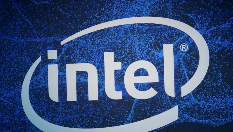 Das Logo des Chip-Konzerns Intel ist zu sehen. Foto: Christoph Dernbach/Archivbild Das Logo des Chip-Konzerns Intel ist zu sehen. Foto: Christoph Dernbach/Archivbild