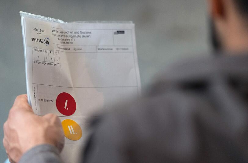 Hinterhältige Masche in Hameln: Flüchtlinge mit gefälschtem Schreiben zur Behörde gelockt und dann ausgeraubt.
