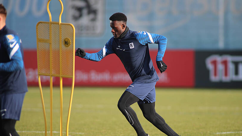 Merveille Biankadi am Donnerstag im Löwen-Training.