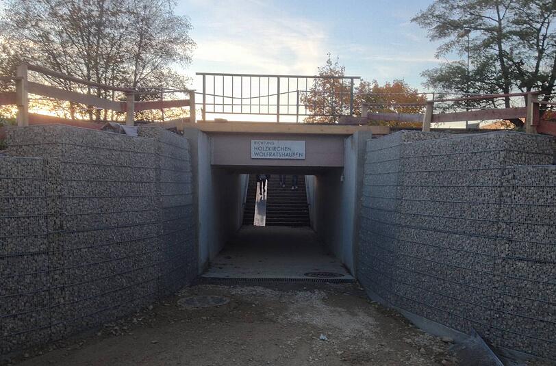 Der Fußgängertunnel am S-Bahnhof Siemenswerke ist wieder geöffnet.