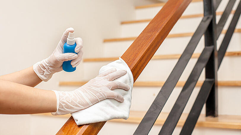 Desinfektionsmittel zu Hause benutzen: ergibt das Sinn?