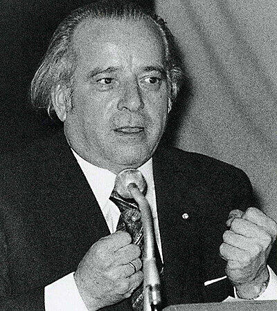 Franz Sackmann (von 1969 bis 1973) hatte es als Nachfolger des verstorbenen Adalbert Wetzel schwer, die Löwen richtig zu führen. Unter seiner Regie stieg 1860 von der Bundesliga in die damalige Regionalliga ab.