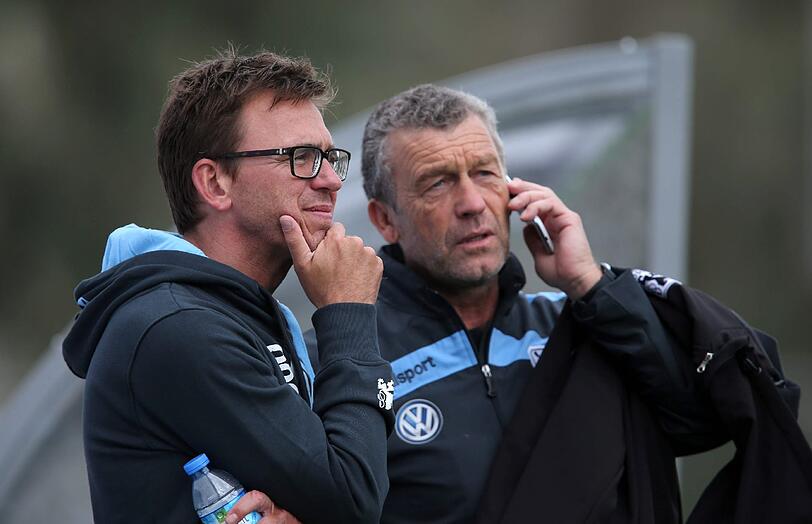 Florian Hinterberger (rechts) verurteilt das Verhalten der Fans.