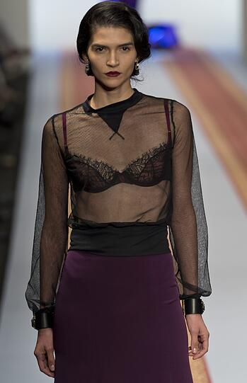 Heiße transparente Hüllen auf der Mexiko Fashion Week