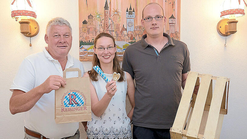Bierzelt-Gaudi, aber wo möglich ohne Plastik (v.l.): Hubert, Ramona und Thomas Reisinger.
