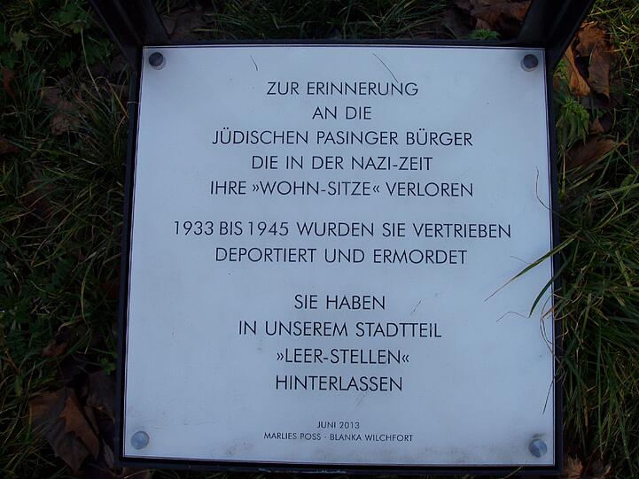 Die Gedenktafel am Leeren Stuhl.