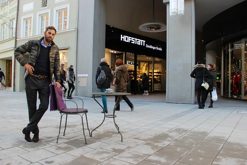 Tische und Stühle vor der Hofstatt-Passage: Wirt David Baumgartner ist mit seiner Klage gescheitert.