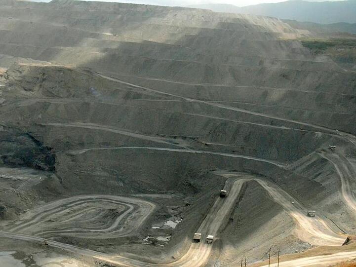Blick über den riesigen Tagebau Cerrejon in Kolumbien. Der größte Steinkohletagebau Lateinamerikas erstreckt sich im Department La Guajira auf rund 690 Quadratkilometern.