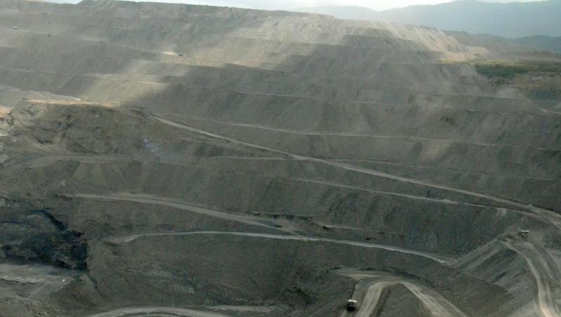 Blick über den riesigen Tagebau Cerrejon in Kolumbien. Der größte Steinkohletagebau Lateinamerikas erstreckt sich im Department La Guajira auf rund 690 Quadratkilometern. Blick über den riesigen Tagebau Cerrejon in Kolumbien. Der größte Steinkohletagebau Lateinamerikas erstreckt sich im Department La Guajira auf rund 690 Quadratkilometern.