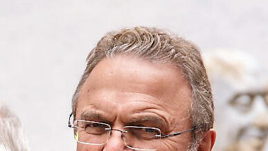 Hans-Peter Friedrich war nicht nur Bundesinnenminister, sondern war auch weiter als Rechtsanwalt tätig. Hans-Peter Friedrich war nicht nur Bundesinnenminister, sondern war auch weiter als Rechtsanwalt tätig.