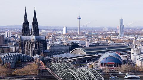 Mehr als 50 neue Stellwerke nimmt die Bahn jedes Jahr in Betrieb - ausgerechnet am K&ouml;lner Hauptbahnhof gab es Probleme.