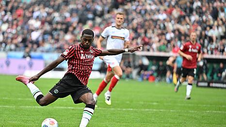 Noel Aseko wechselt in die Bundesliga zu Eintracht Frankfurt. (Archivbild)
