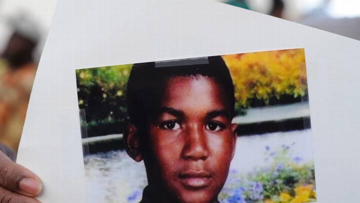 Trayvon Martin wurde von einer Kugel in der Brust getroffen und starb. Trayvon Martin wurde von einer Kugel in der Brust getroffen und starb.