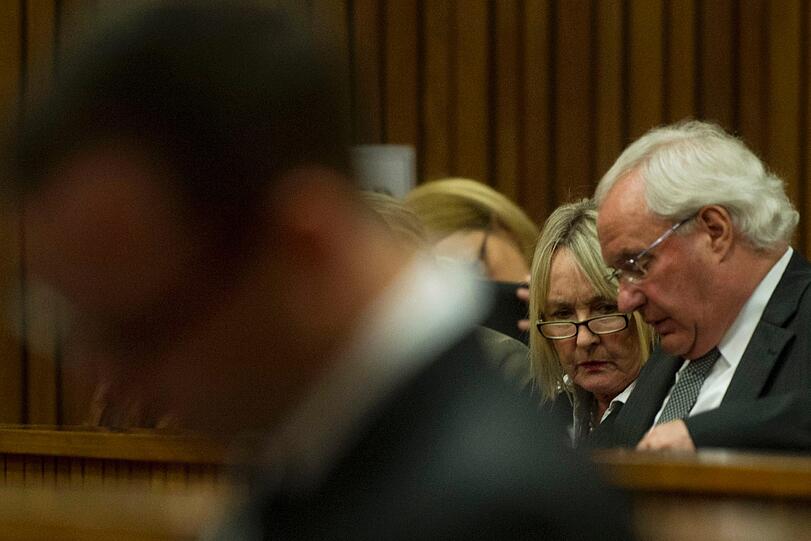 Oscar Pistorius sagt zum ersten Mal aus - unter Tränen. Die Bilder vom Gerichtssaal...