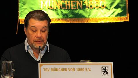 Gerhard Mayrhofer auf der Bühne.