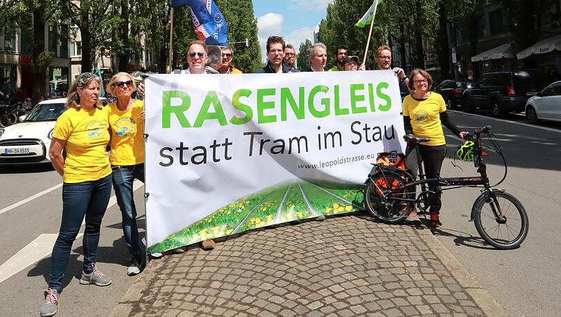 Auf dem Kopfsteinpflaster soll es grün werden, fordern die Protestierenden.