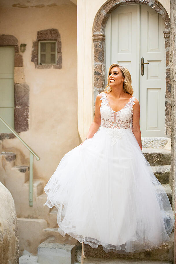 Ihr Brautkleid h&auml;lt Christina Beier vorerst geheim. Aber sie hat diverse Kleider probiert.