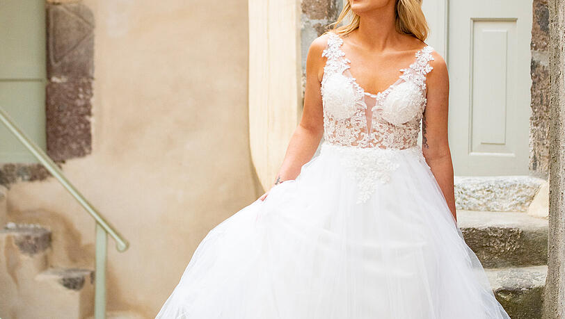 Ihr Brautkleid h&auml;lt Christina Beier vorerst geheim. Aber sie hat diverse Kleider probiert.