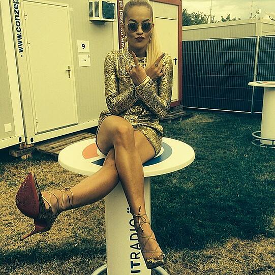 Rita Ora im Gold-Look: "Your as gold as spice!"