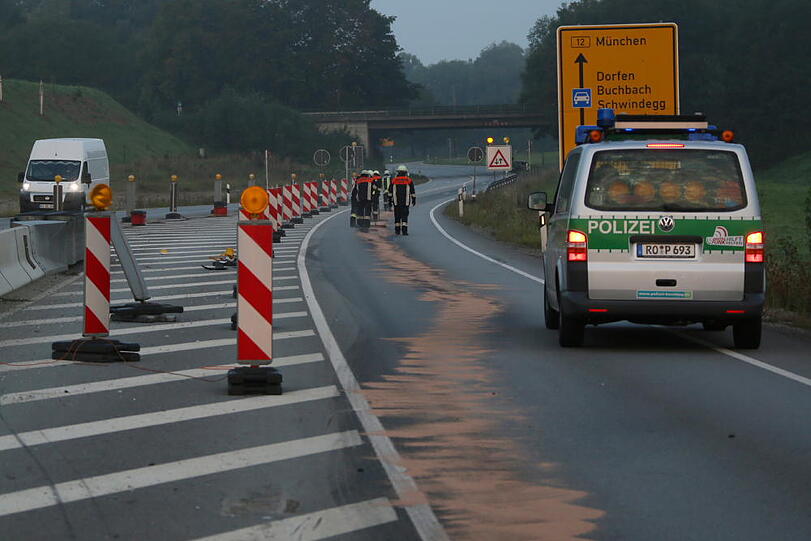 Ölspur auf der A94. Die Bilder vom Feuerwehreinsatz.
