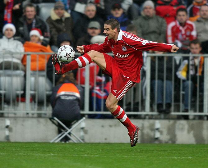 Sebastian Deisler: Deisler kam 2002 (für 9 Mio.) als 22-Jähriger und damals größtes Versprechen des deutschen Fußballs zu Bayern &ndash; er hielt dem Erwartungsdruck nicht stand. Aufgrund von Verletzungen und Depressionen beendete er seine Karriere mit 27.