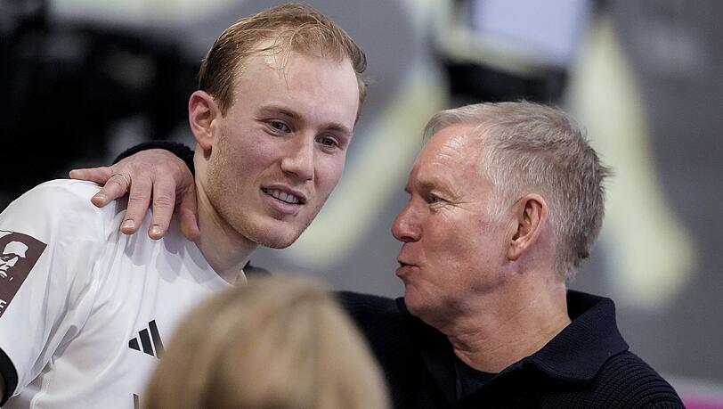 Unterst&uuml;tzung f&uuml;r Nik Kerner: Der Sohn von Johannes B. Kerner spielte bei der Hallenhockey-Europameisterschaft .