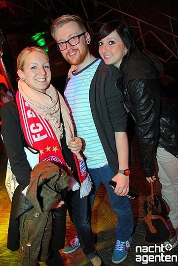 Im Club Roxx konnten die Fußballfreunde bei "Münchens neuer Kult-Rock-Partyreihe" auch auf eine Torwand schießen. Mehr Bilder unter: www.nachtagenten.de