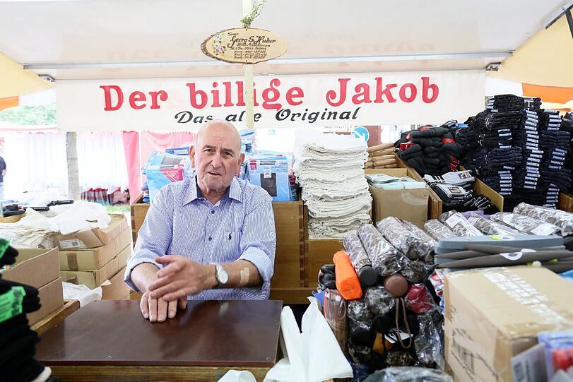 Trödel nicht nur für Trachtler: Viele Münchner besuchten am Wochenende die Auer Dult am Mariahilfplatz