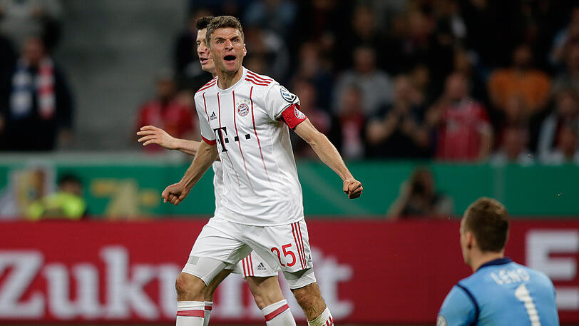 ... und zwar Thomas Müller. Im offensiven Mittelfeld aufgestellt, erzielte der 28-Jährige einen Hattrick.